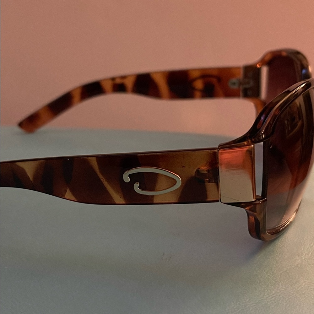 Vintage  Oscar de la Renta Women's Tortoise Oval Sunglasses 912 2601